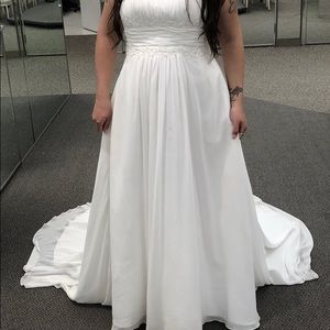 Davids Bridal 14W wedding gown